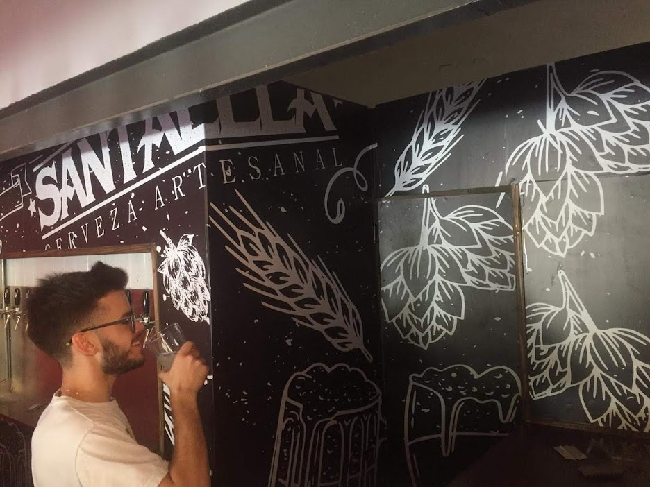 Vinilos decorativos aplicados en una cervecería